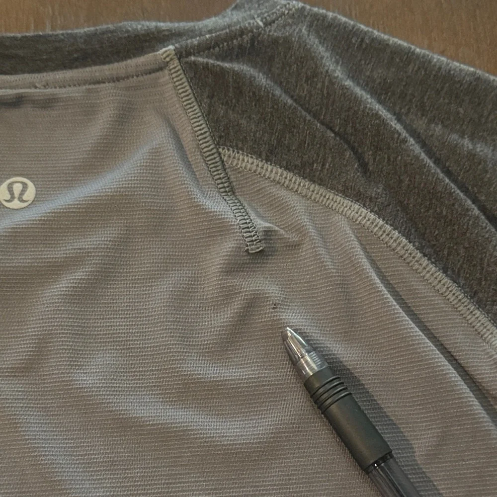 Lululemon Shirt Large. ****Minor Defects. See pictures Read Description***** - Picture 6 of 12